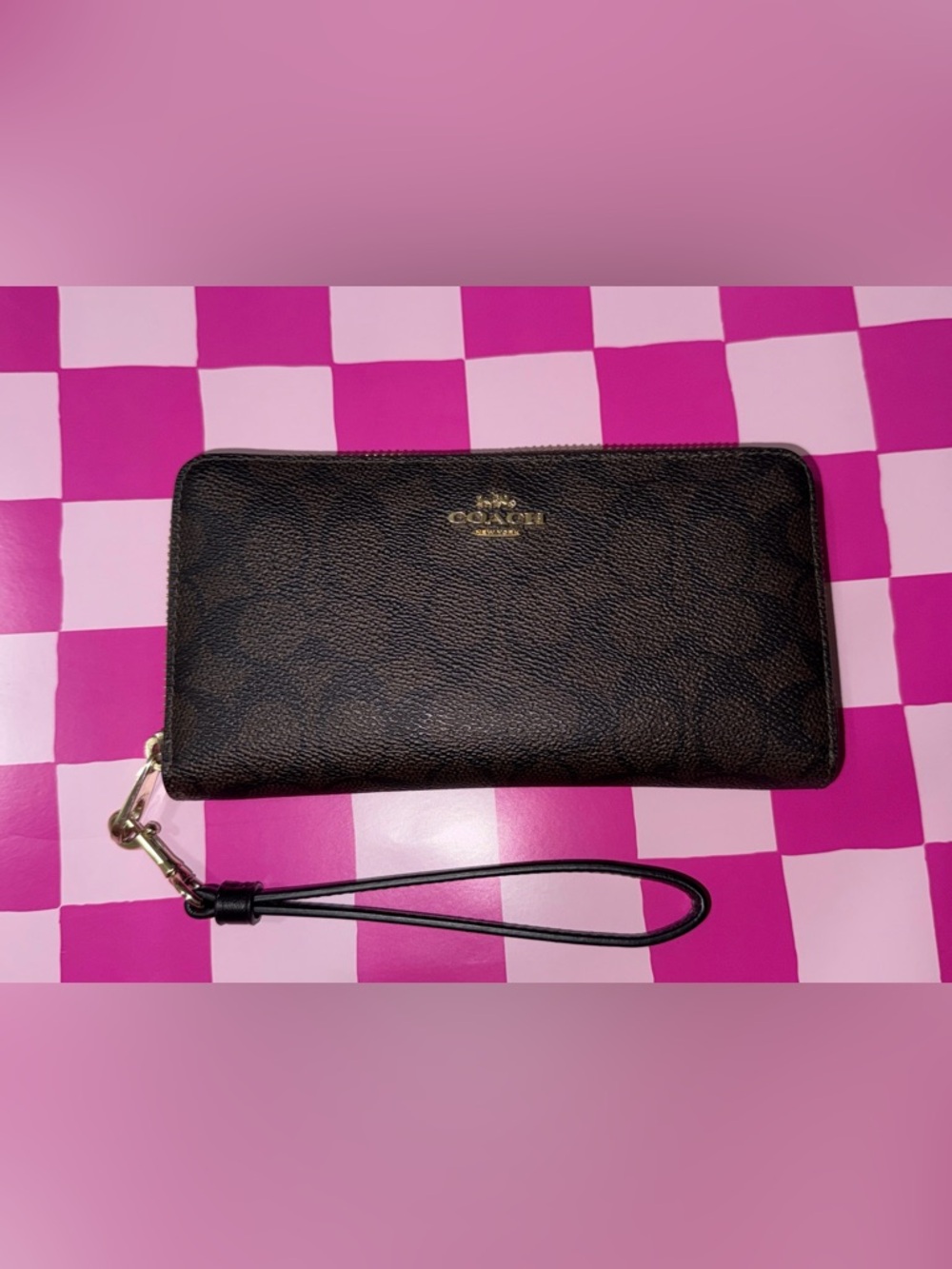 🤎🩷Coach Dark Brown Signature Zip Wristlet with Gold Logo🤎🩷